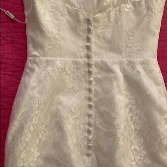 Mingda’s Elegant Lace White Dress, US0 - Picture 7 of 10